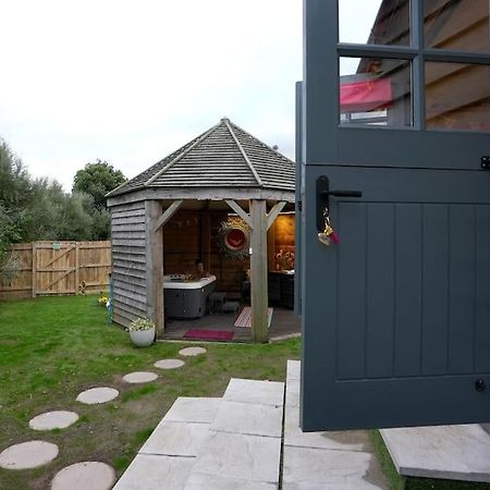 Romantic Retreat - Luxury Shepherds Hut + Hot Tub! Camborne Exteriér fotografie