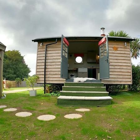 Romantic Retreat - Luxury Shepherds Hut + Hot Tub! Camborne Exteriér fotografie