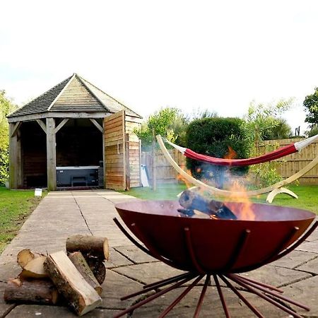 Romantic Retreat - Luxury Shepherds Hut + Hot Tub! Camborne Exteriér fotografie