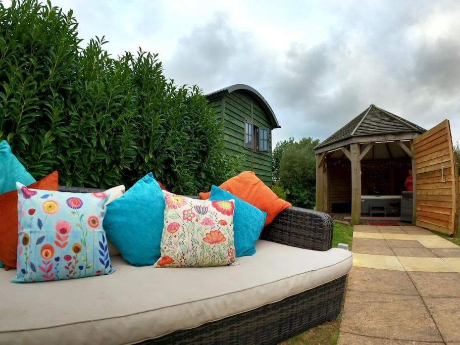 Romantic Retreat - Luxury Shepherds Hut + Hot Tub! Camborne Exteriér fotografie