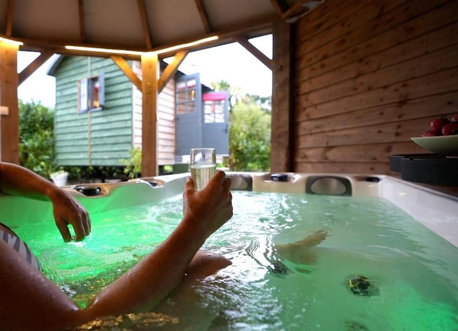 Romantic Retreat - Luxury Shepherds Hut + Hot Tub! Camborne Exteriér fotografie