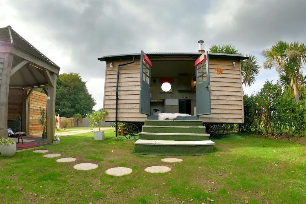Romantic Retreat - Luxury Shepherds Hut + Hot Tub! Camborne Exteriér fotografie