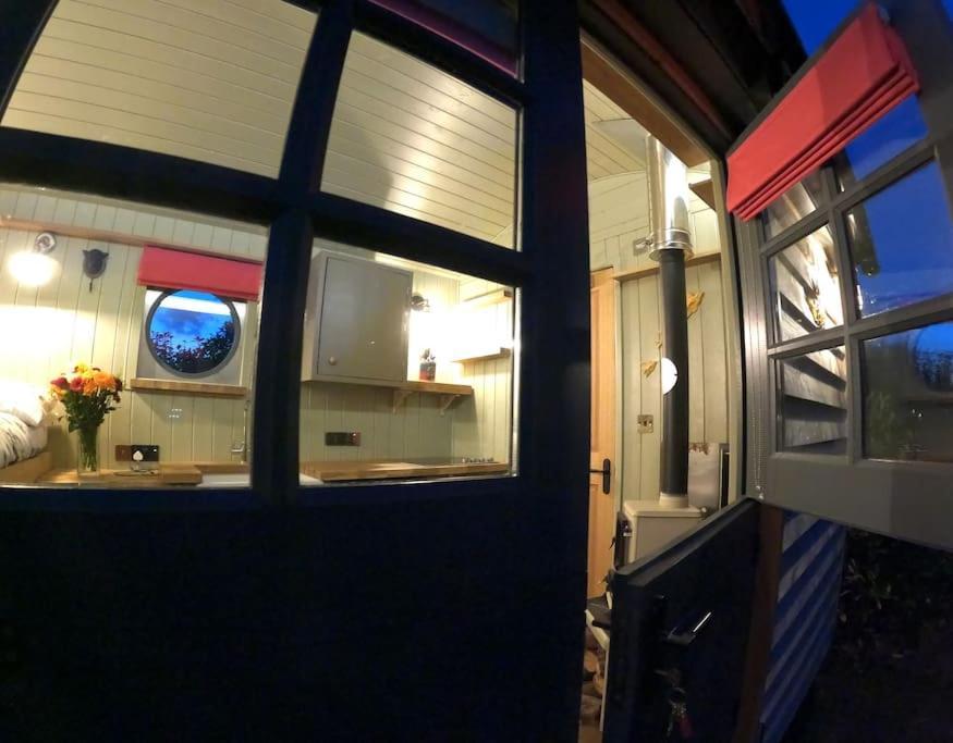 Romantic Retreat - Luxury Shepherds Hut + Hot Tub! Camborne Exteriér fotografie