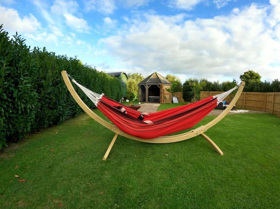 Romantic Retreat - Luxury Shepherds Hut + Hot Tub! Camborne Exteriér fotografie