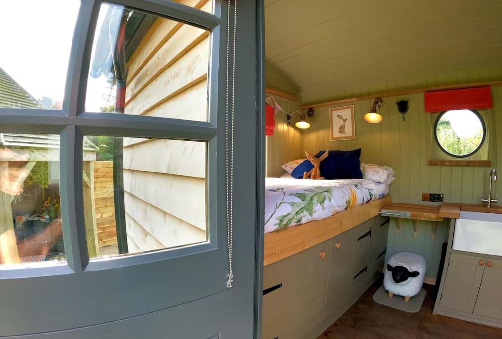 Romantic Retreat - Luxury Shepherds Hut + Hot Tub! Camborne Exteriér fotografie