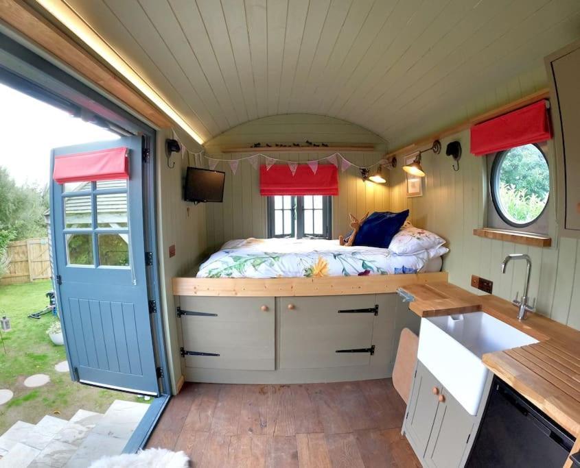 Romantic Retreat - Luxury Shepherds Hut + Hot Tub! Camborne Exteriér fotografie